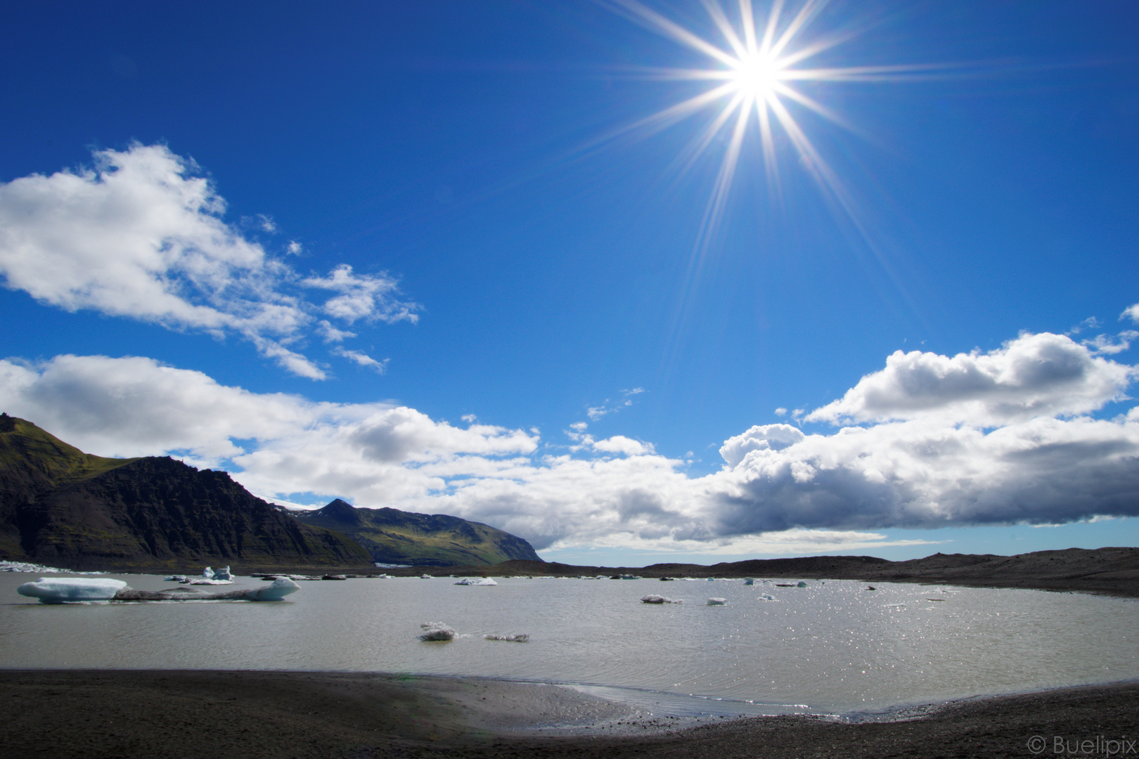 unter der Gletscherzunge des Skaftaftafellsjökull (© Buelipix)