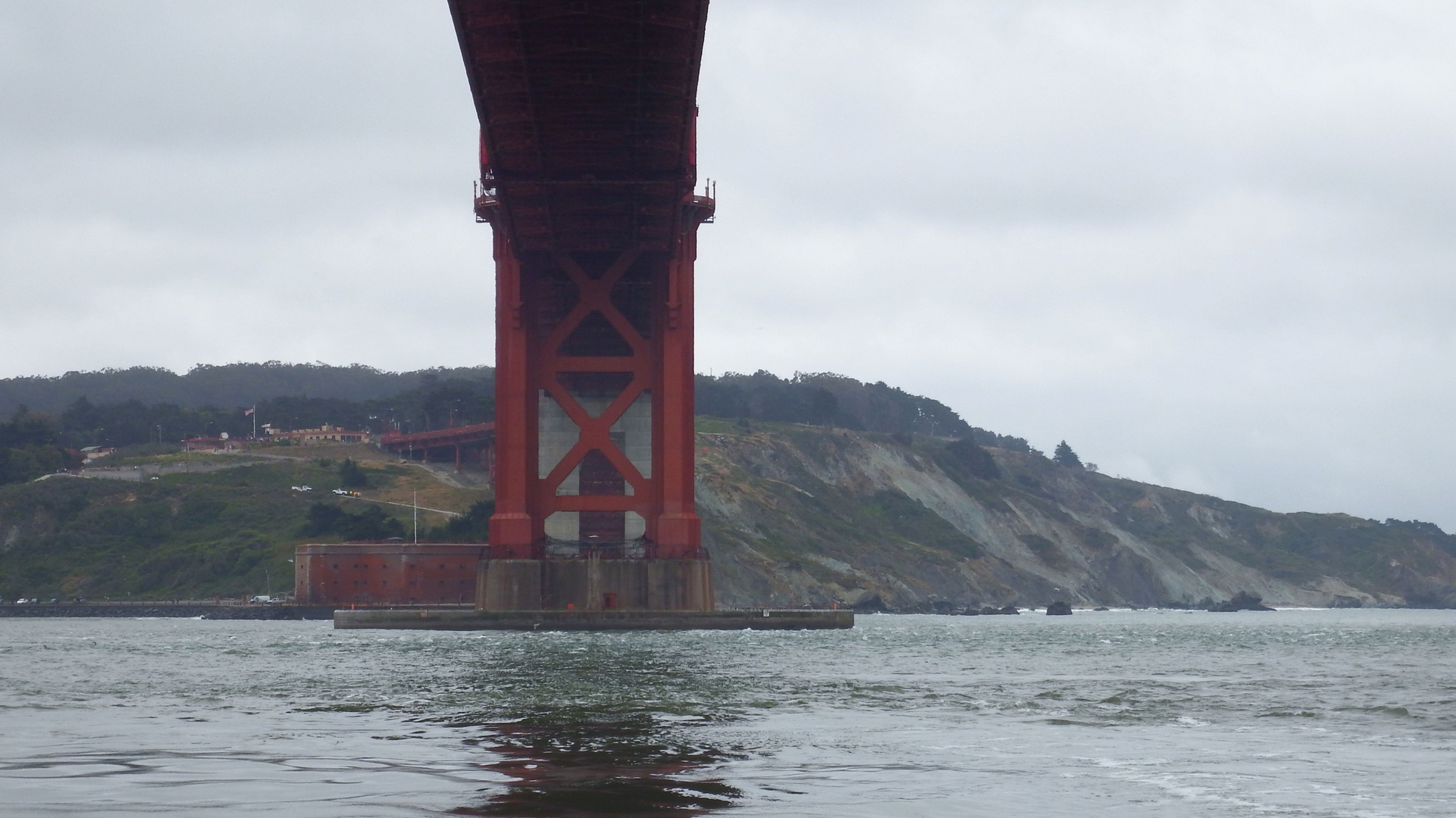 Unter der Golden Gate Bridge