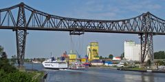 Unter der großen Brücke in Rendsburg