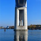 Unter der Hochbrücke über den Stralsunder Ziegelgraben...