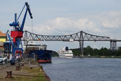 Unter der hohen Brücke 