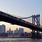 unter der manhattan bridge am abend