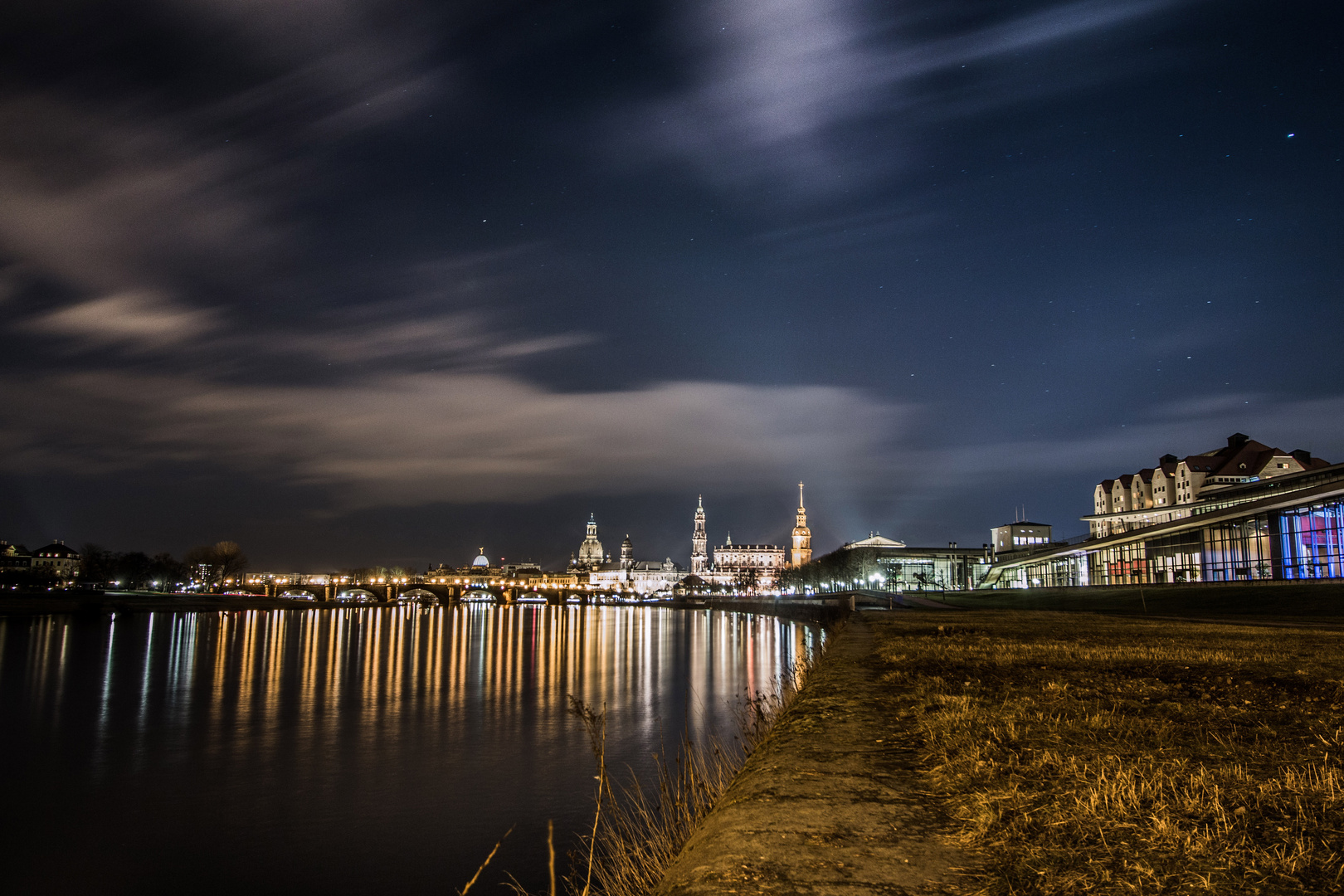 Unter der Marienbrücke