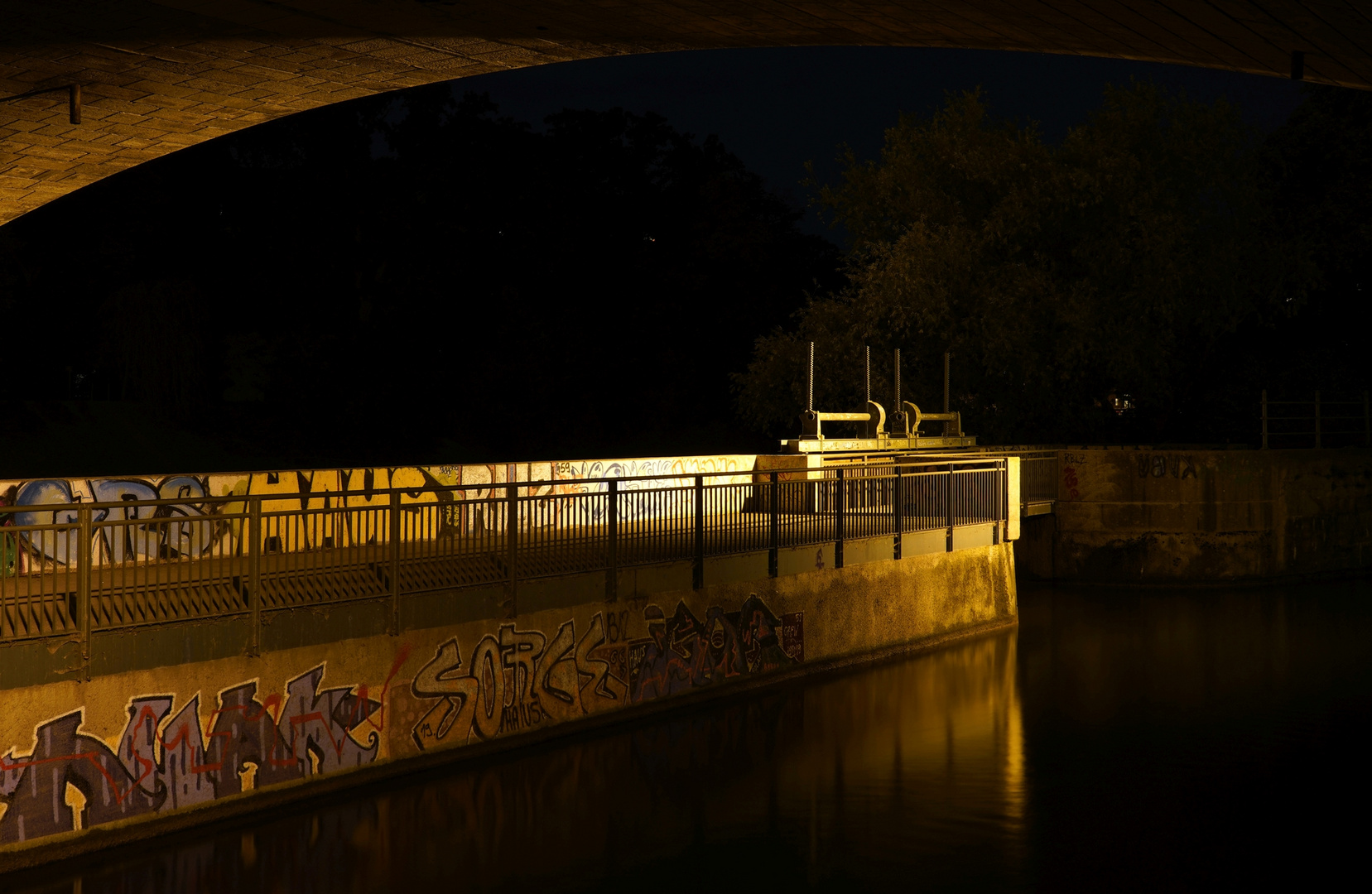 unter der Maximiliansbrücke 1/2