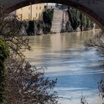 unter der Metauro- Bruecke