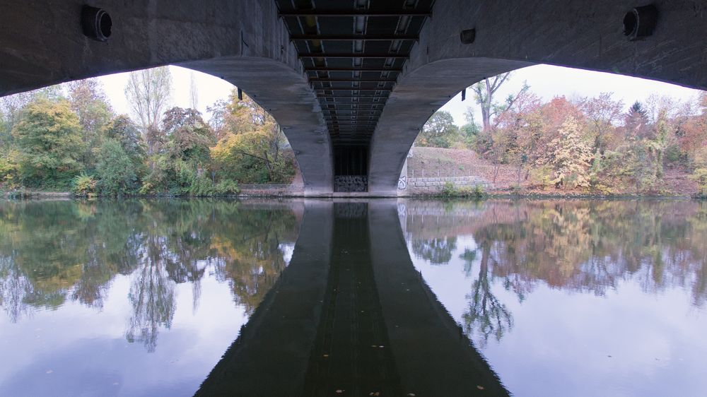 Unter der Neckarbrücke