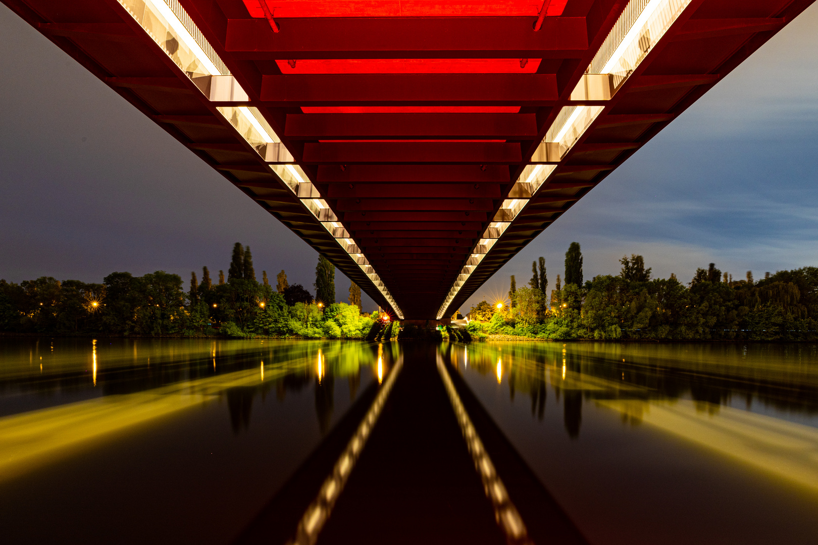 Unter der Osthafenbrücke