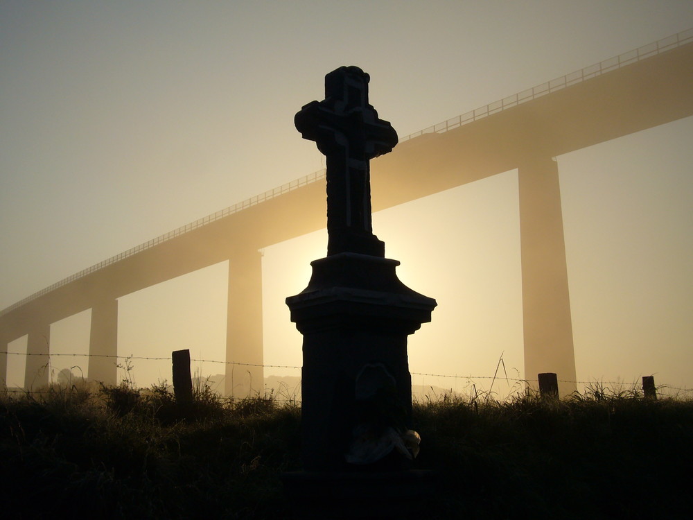 Unter der Ruhrtalbrücke in Mintard