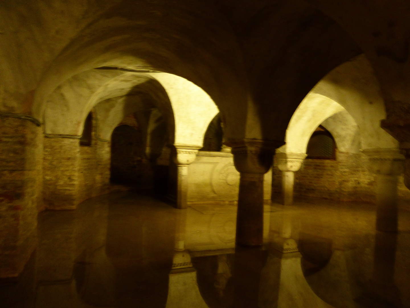 Unter der San Zaccaria Kirche... (I-Venedig)