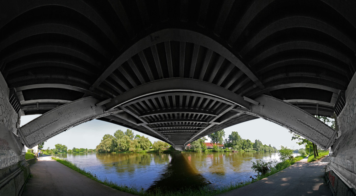 Unter der Schloßbrücke in Straubing