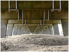 Unter der Strand-Brücke