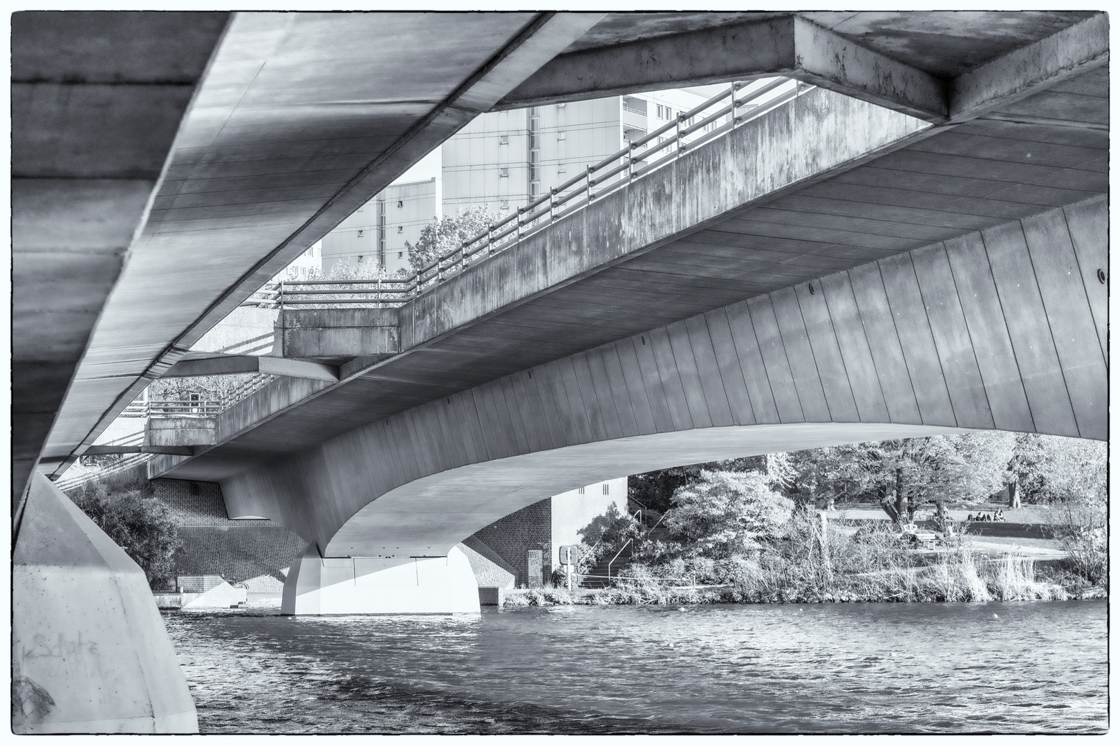 Unter der Tominbrücke