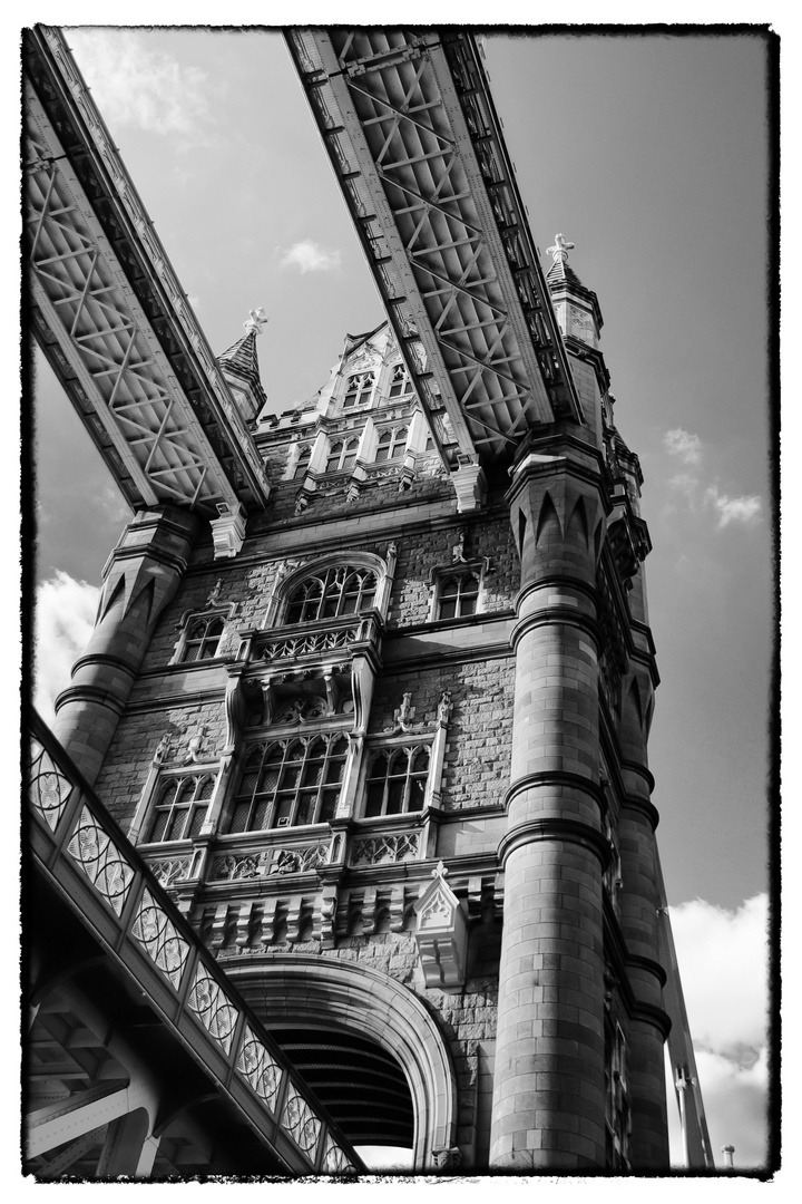 Unter der Tower Bridge