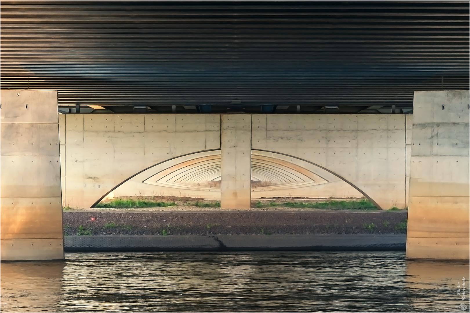 Unter der Trogbrücke