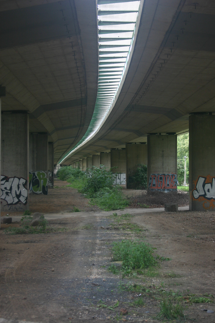 unter einer Brücke...