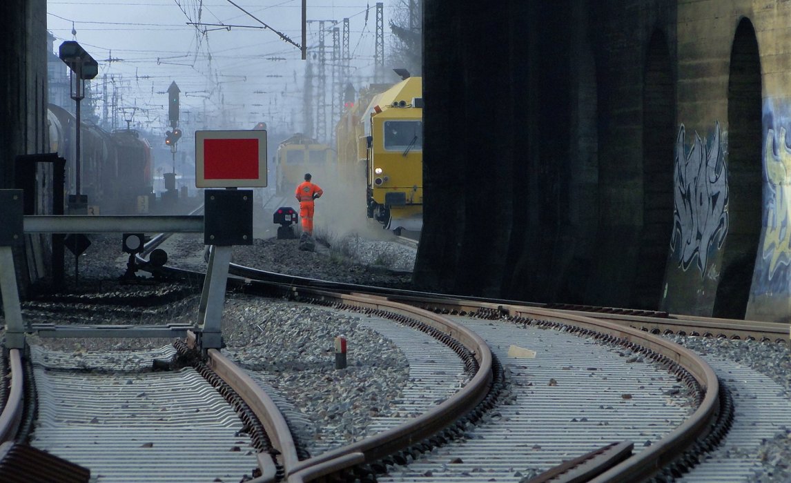 Unter-Haltung [Bahnraum Augsburg]