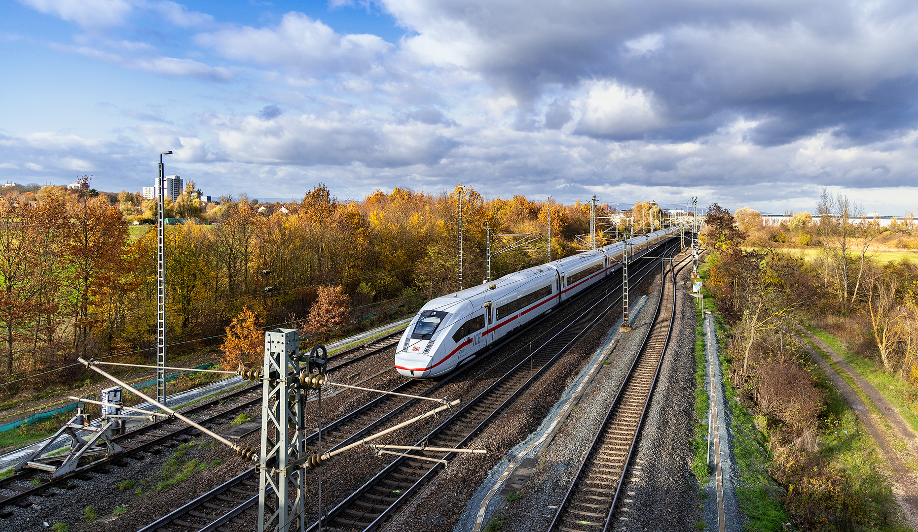 Unter herbstlichem Himmel