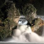 Unter Strom - Rheinfall bei Schaffhausen