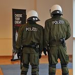 Unter Waffen: Polizei 01