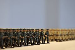 Unter Waffen: Tin Soldiers 04