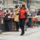 Unter Zeitdruck: Kassiererinnen im Supermarkt