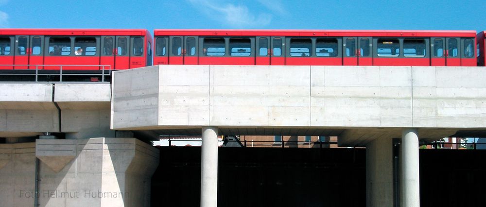 UNTERER BEGRENZTER DURCHBLICK MIT OBEREM RÜCKBLICK