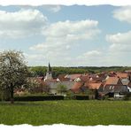 Unterfränkisches Dorf im Frühling ...