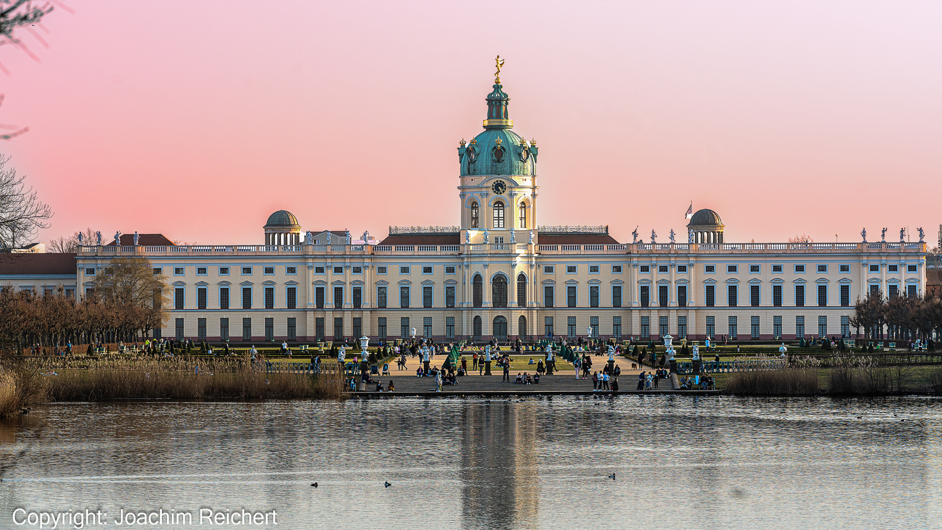 Untergang der Wintersonne am Schloss Charlottenburg