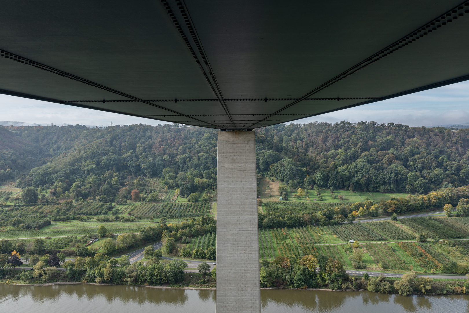 Unterhalb der A61