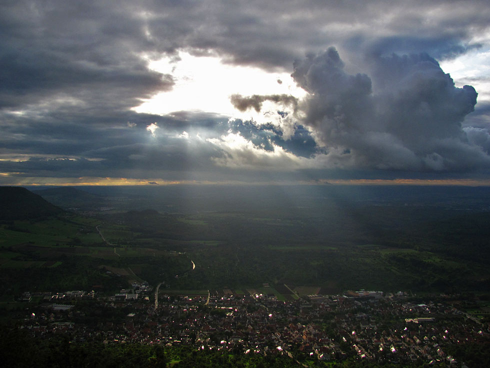 Unterhalb der Burg Teck