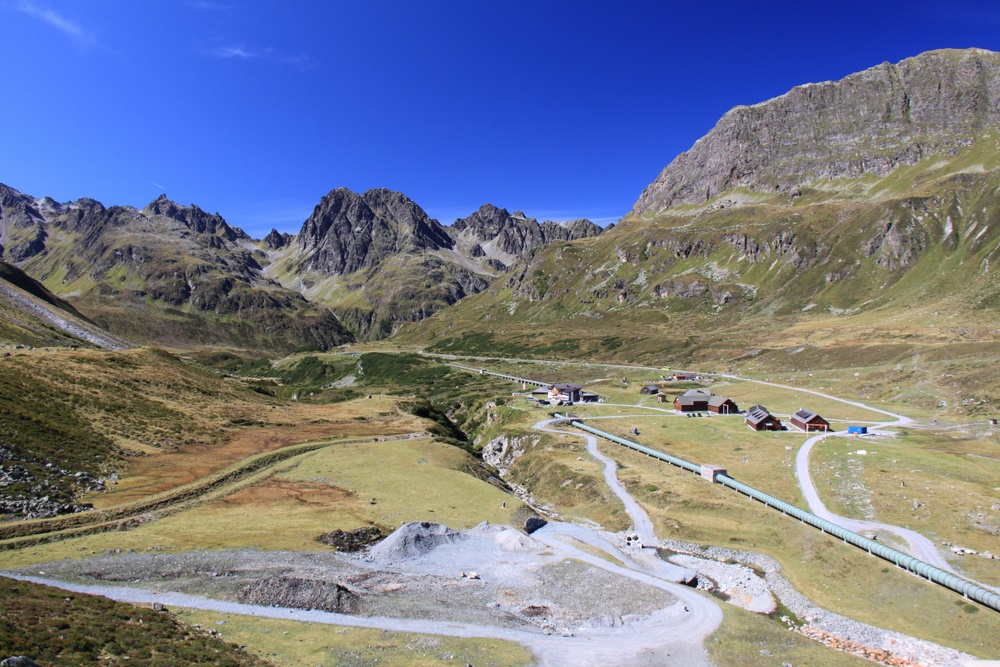 Unterhalb der Staumauer