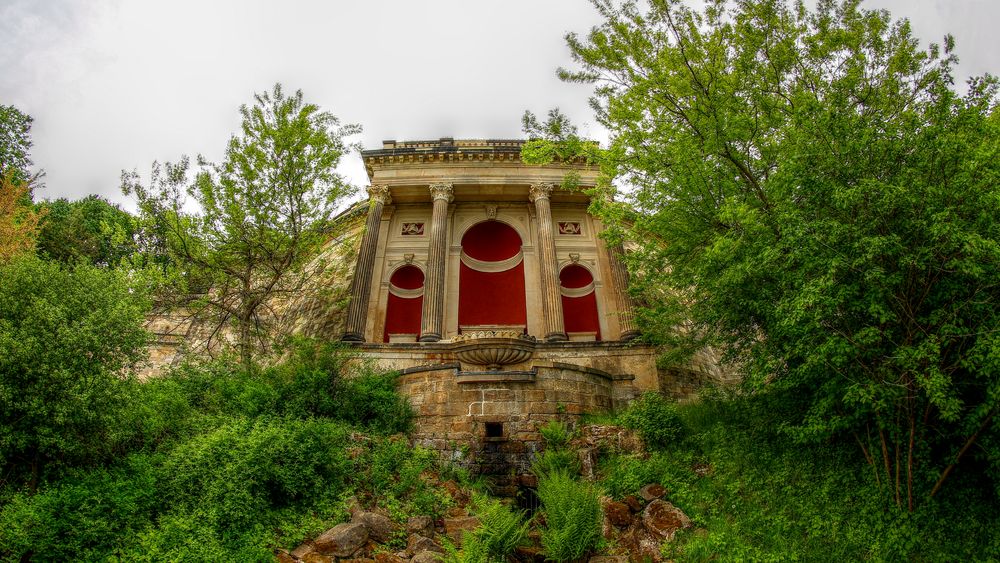 unterhalb des römischen bades von schloss albrechtsberg an desdens elbhang