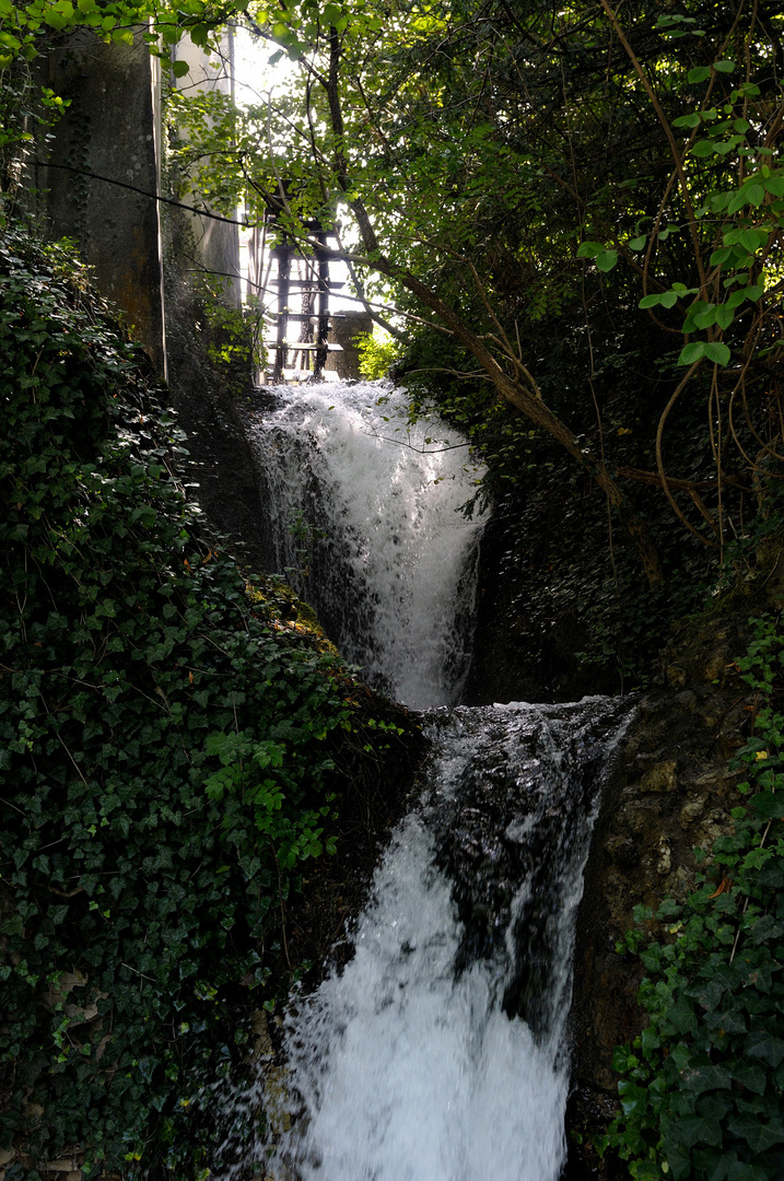 Unterhalb des Wasserrad am Rheinfall # 1