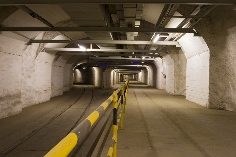 Unterirdischer Verladebahnhof im NVA Komplexlager 12