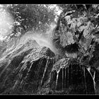 - unterm Wasserfall -