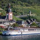 Untermosel - MS "Royal Crown" vor Anker bei Zell an der Mosel