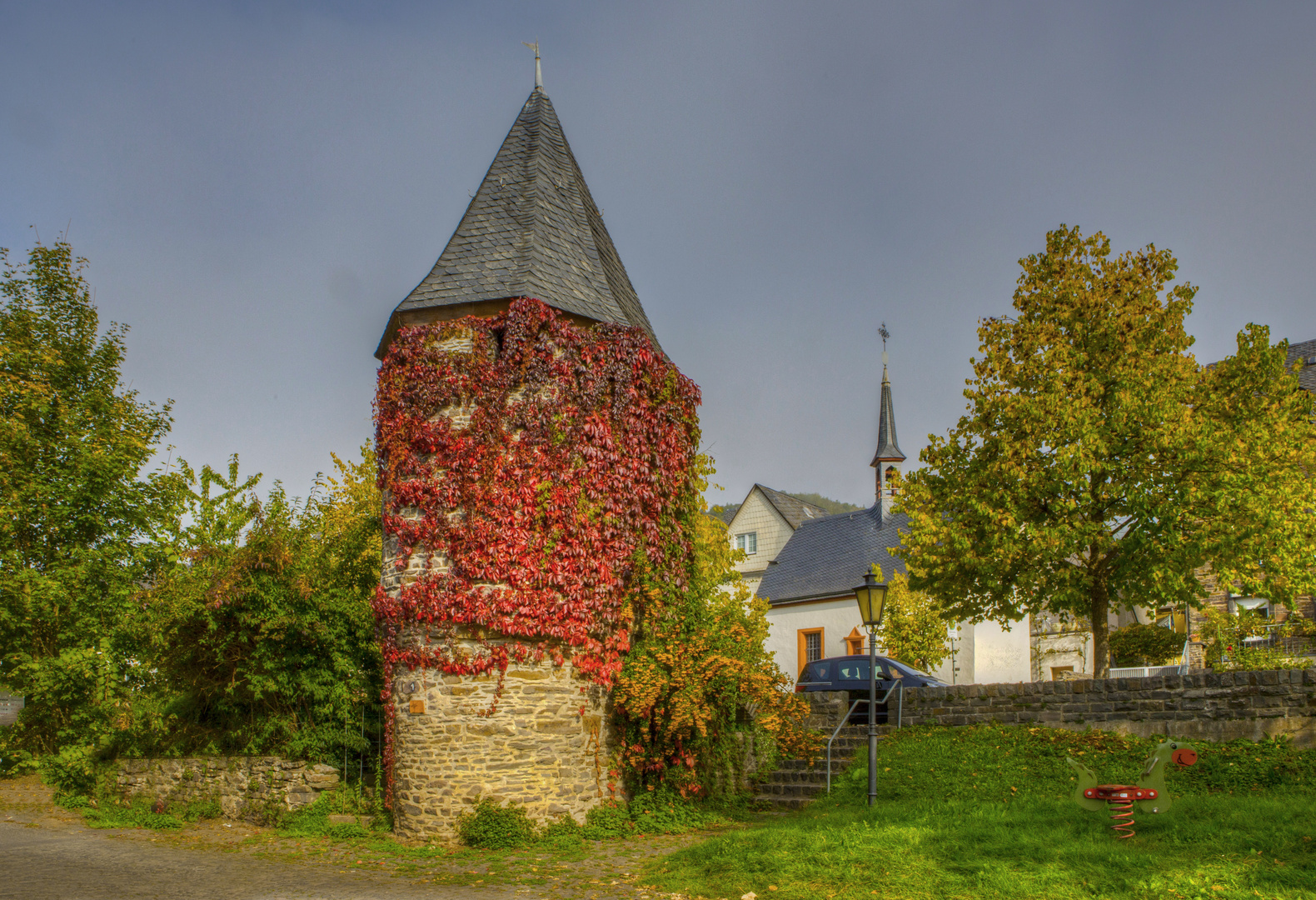 Unterturm der alten Stadtbefestigung von Ediger ( Edegra)