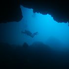 Unterwasserhöhle bei Wolf Island auf den Galapagosinseln