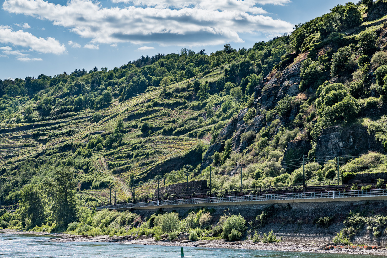 Unterwegs auf dem Rhein durch die Landschaften des Mittelrheintals