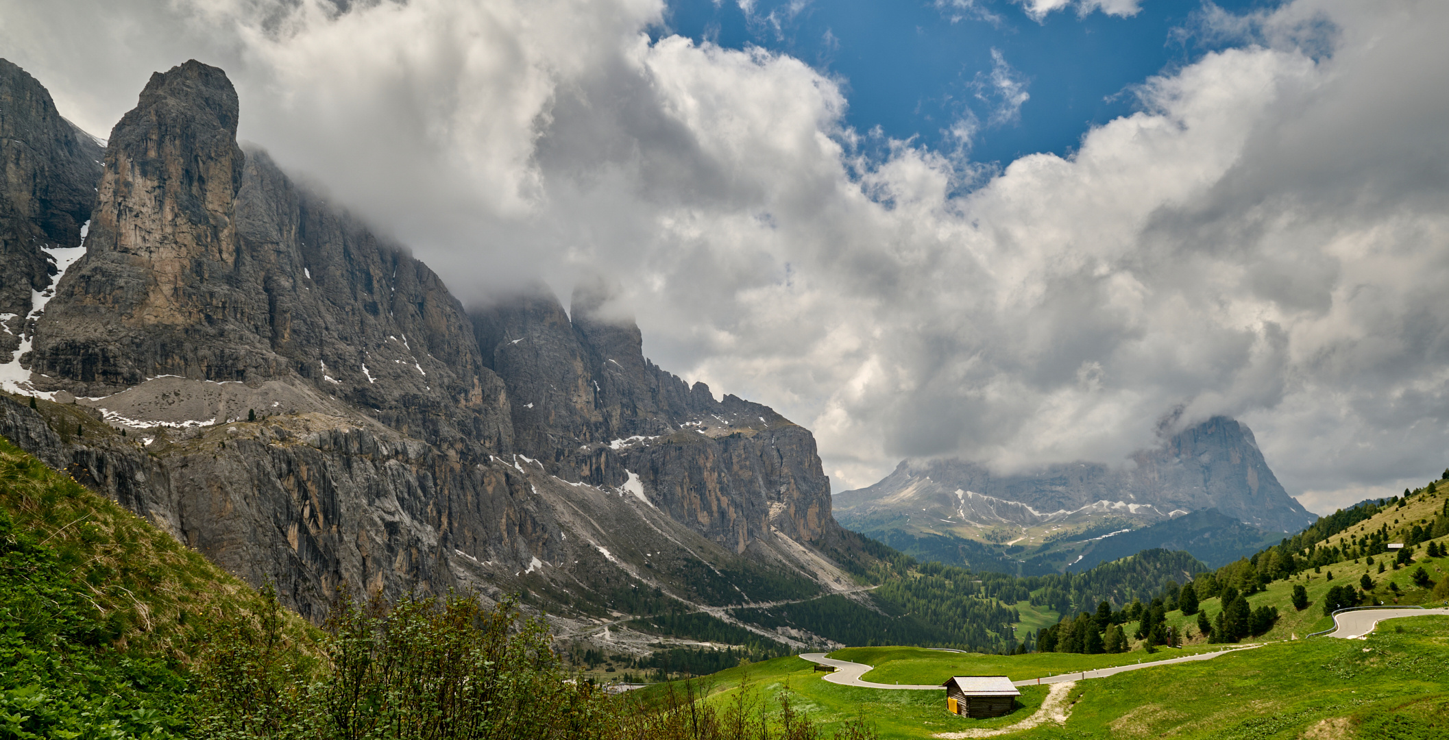 Unterwegs auf der Dolomitenhöhenstraße, Wolken sind wie das Salz in der Suppe, die...