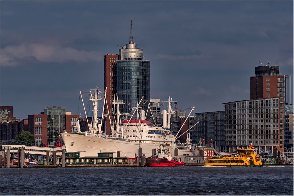 Unterwegs im Hamburger  Hafen  Foto Bild wasser 