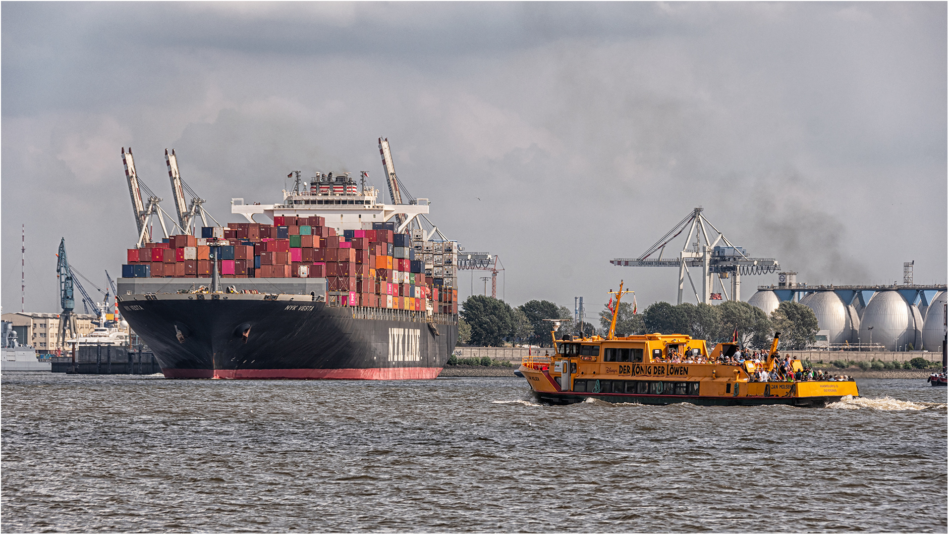 Unterwegs im Hamburger Hafen