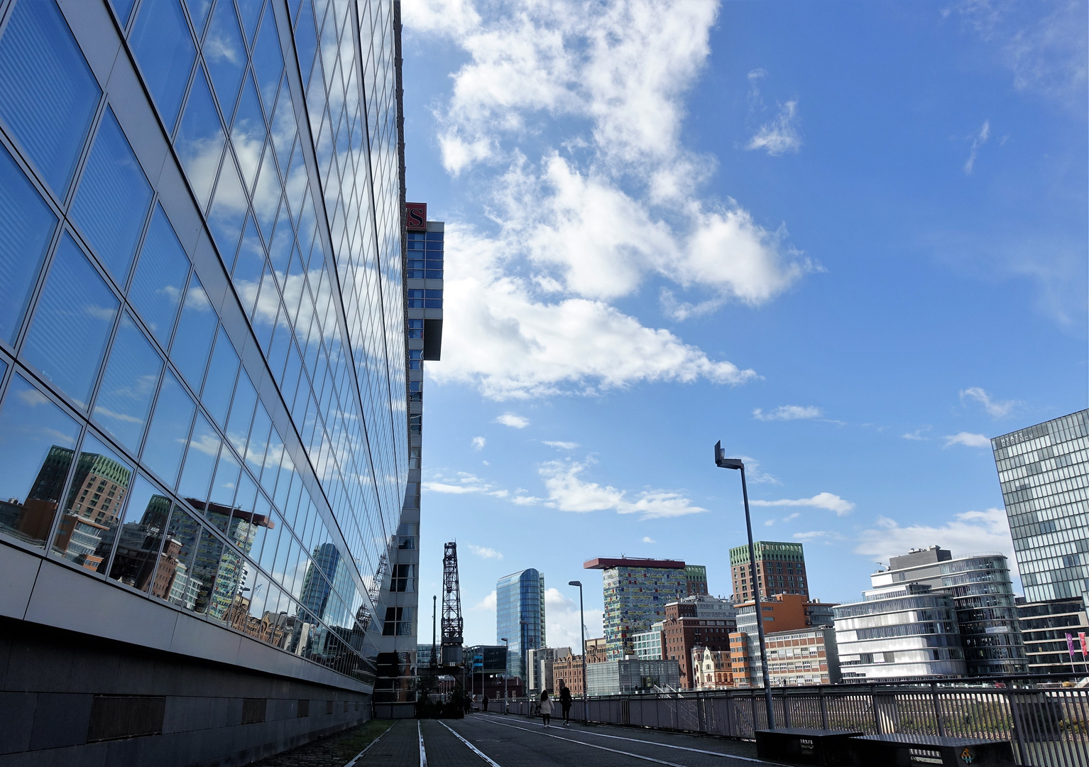 Unterwegs im Medienhafen von Düsseldorf