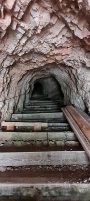 Unterwegs in alten Stollen