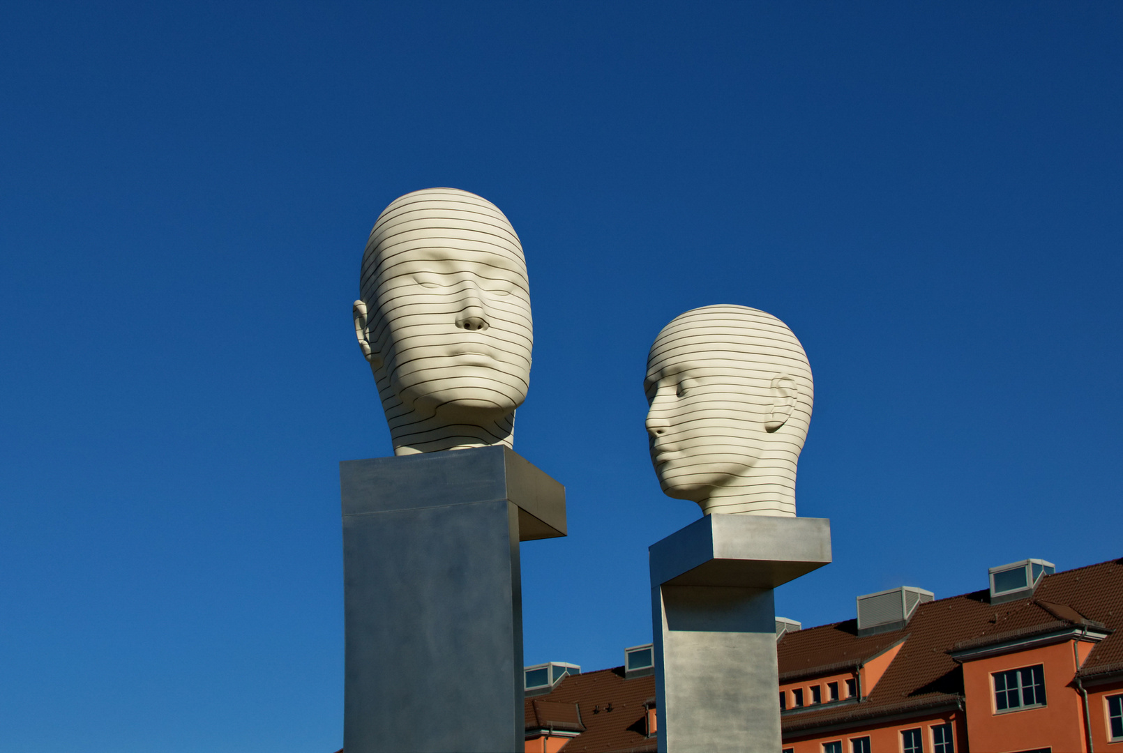 Unterwegs in Berlin (7)... die beweglichen Köpfe von Adlershof