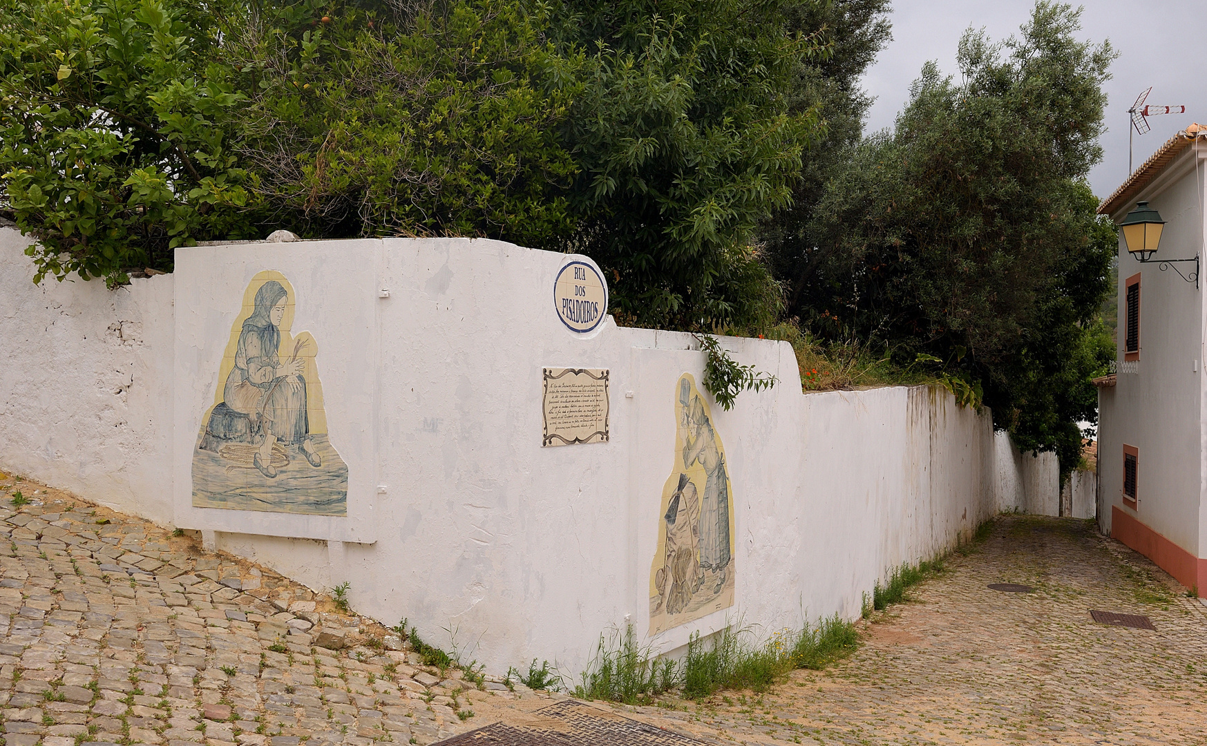 Unterwegs in den Gassen vom Dorf Alte, es ist das typischste und unverfälschste Dorf der Algarve.