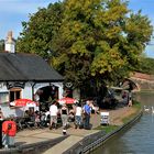 Unterwegs in England - country pub am Grand Union Canal