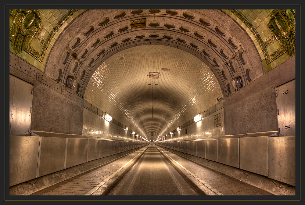 Unterwegs in Hamburg - Alter Elbtunnel