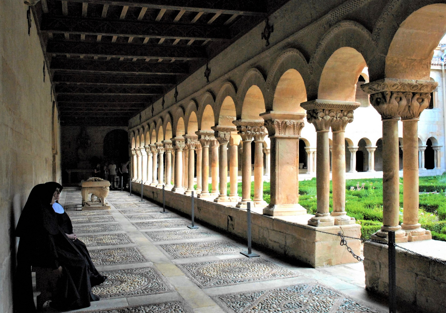 Unterwegs in Spanien - Kreuzgang im Kloster Santo Domingo de Silos (Provinz Burgos)