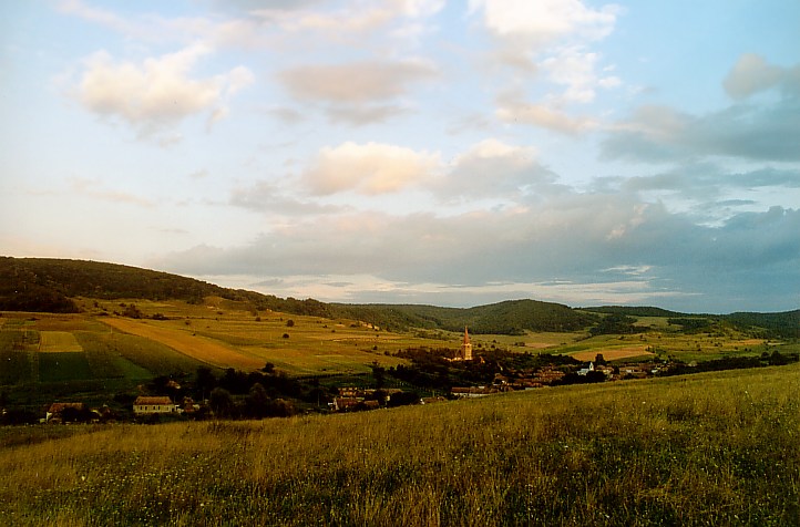 Unterwegs in Transylvanien (10): Dorf zwischen Hügeln